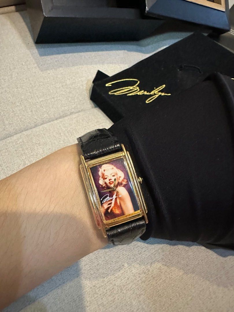 Fossil Marilyn Monroe Watch (Limited Edition) (Category: Women's Watches) located in Cavite. Submitted by rubieanne__ (Listing ID 1465429297, Image 2). Description: limited edition marilyn monroe fossil collector’s watch genuine leather, complete inclusions (box, frame, pouch & papers) around $500 up todays value in pristine condition selling low ₱10,000 steal price!! moneyback guaranteed Complete set: Includes unique picture frame display box, p