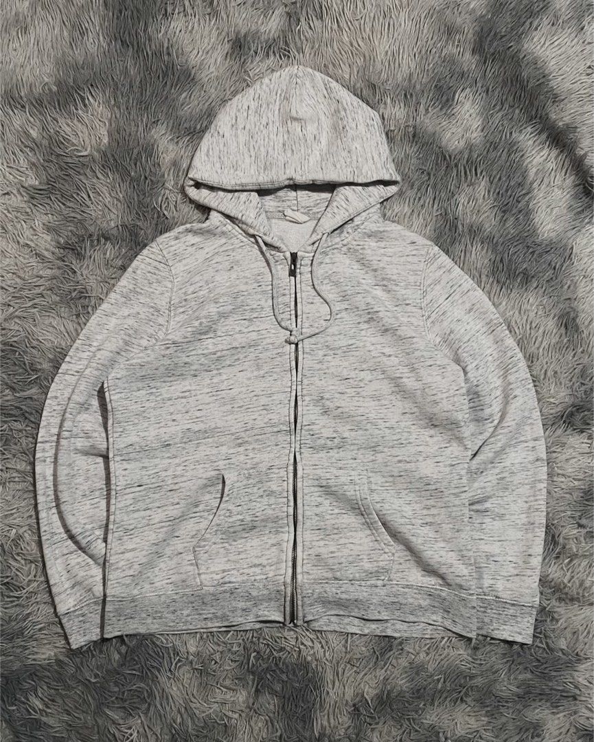 FOX HOODIE (Category: Hoodies) located in Manila. Submitted by hardtofindthings10 (Listing ID 1465404921, Image 1). Description: • FOX Size : M Dimes : 21 x 25 Flaw : NONE EXCELLENT CONDITION Please review the description and all photos carefully before purchasing. Don't hesitate to reach out if you have any questions..