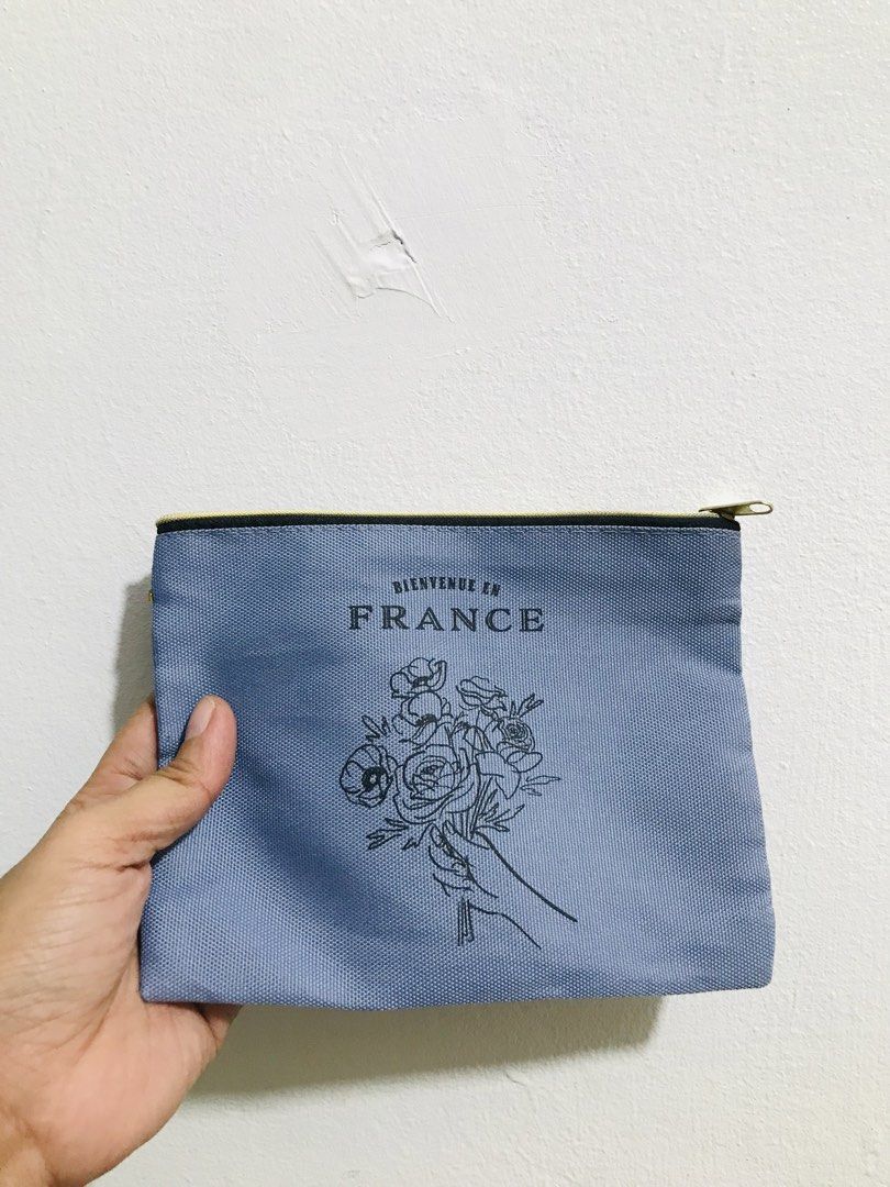 FRANCE POUCH (Category: Purses & Pouches) located in Gamu. Submitted by 2022bagsbunny (Listing ID 1465413049, Image 1). Description: .
