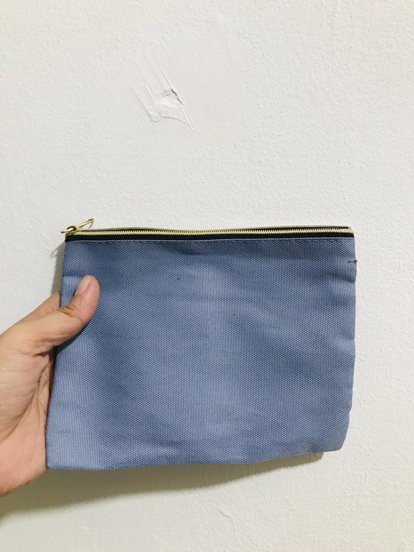 FRANCE POUCH (Category: Purses & Pouches) located in Gamu. Submitted by 2022bagsbunny (Listing ID 1465413049, Image 2). Description: .