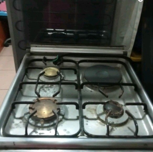 Freestanding Gas Stove with Oven (Category: Cookers) located in Pasig City. Submitted by asdhelle49 (Listing ID 1465415972, Image 2). Description: need overhaul stocked for long. slightly negotiable.