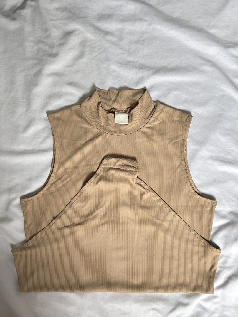 FS: Tops (Category: Sleeveless) located in Manila. Submitted by rysfrance (Listing ID 1465532719, Image 1). Description: RFS: decluttering Best size for medium, some top fits up to large Take all for 800 pesos.