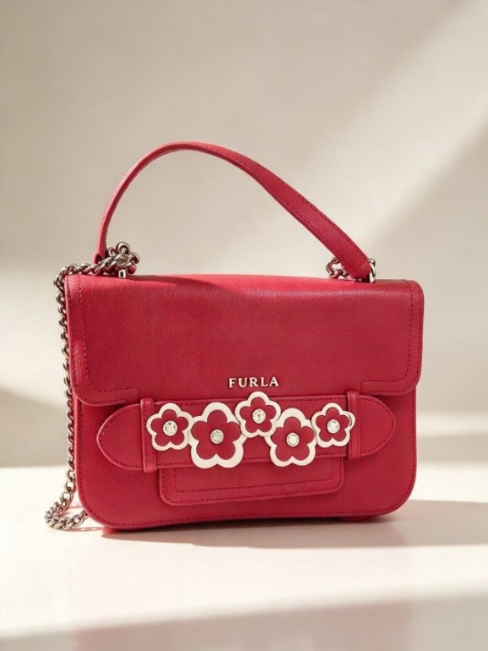 Furla bag (Category: Luxury Bags & Wallets) located in Iloilo. Submitted by khonz (Listing ID 1465411114, Image 1). Description: no flaw.