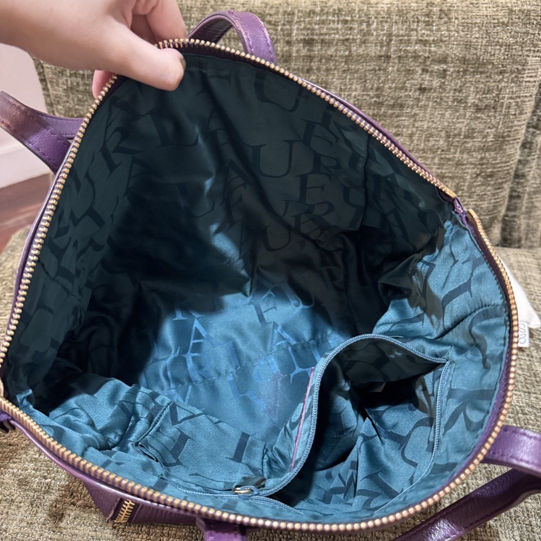 Furla Leather Handbag (Category: Luxury Bags & Wallets) located in Quezon City. Submitted by yannahmaldia (Listing ID 1465449182, Image 3). Description: - 100% Authentic - can offer for a lower price - signs of wear with some peeling around zipper area.