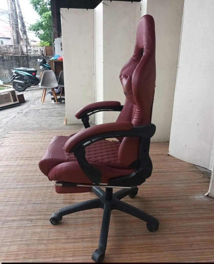 Gaming Chair (Category: Chairs) located in Meycauayan. Submitted by marygracecasimiro (Listing ID 1465492771, Image 3). Description: Dowinx Gaming Chair with Ottoman Ergonomic/ Reclining/ Lumbar Support L26.5 x W22.5 x H40-47 Seat height: 17-20 Price: 6,900💚.