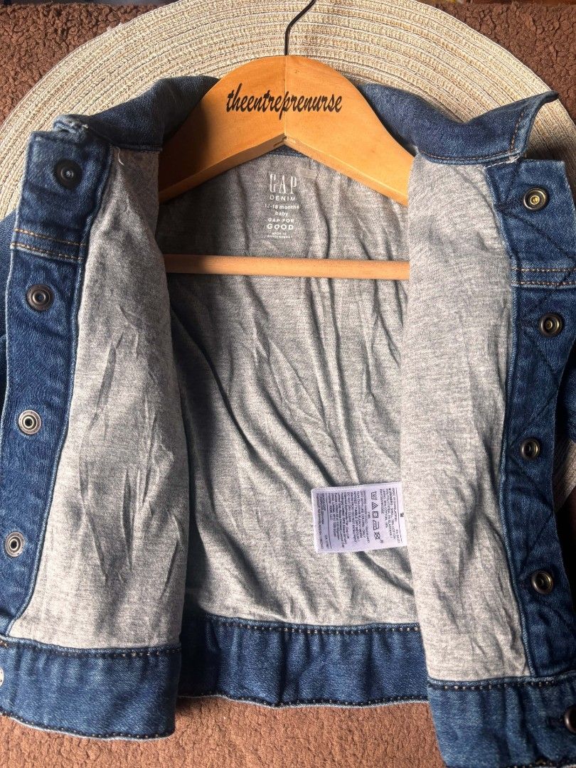 Gap Baby Soft Denim Jacket 12-18m (Category: Babies & Kids Fashion) located in Quezon City. Submitted by theentreprenurse (Listing ID 1465420096, Image 3). Description: 𝘼𝙐𝙏𝙊 𝙋𝘼𝙎𝙎 𝙏𝙊 𝙇𝙊𝙒 𝘽𝘼𝙇𝙇𝙀𝙍𝙎 📣 ʙʀᴀɴᴅ: Gap ꜱɪᴢᴇ: 12-18m ᴍᴏᴘ: ɢᴄᴀꜱʜ ꜱʜɪᴘᴘɪɴɢ 🛒 (NO RUSH. I'm a working momma :) ) ▪︎ꜰʟᴀꜱʜ ᴇxᴘʀᴇꜱꜱ | J&T ▪︎ʟᴀʟᴀᴍᴏᴠᴇ|ɢʀᴀʙ ~ 𝚃𝚑𝚎𝚜𝚎 𝚌𝚕𝚘𝚝𝚑𝚎𝚜 𝚊𝚛𝚎 𝚊𝚕𝚛𝚎𝚊𝚍𝚢 𝚠𝚊𝚜𝚑𝚎𝚍. 𝙺𝚒𝚗𝚍𝚕𝚢 𝚖𝚊𝚗𝚊𝚐𝚎 𝚢𝚘𝚞𝚛 𝚎𝚡𝚙𝚎𝚌𝚝𝚊