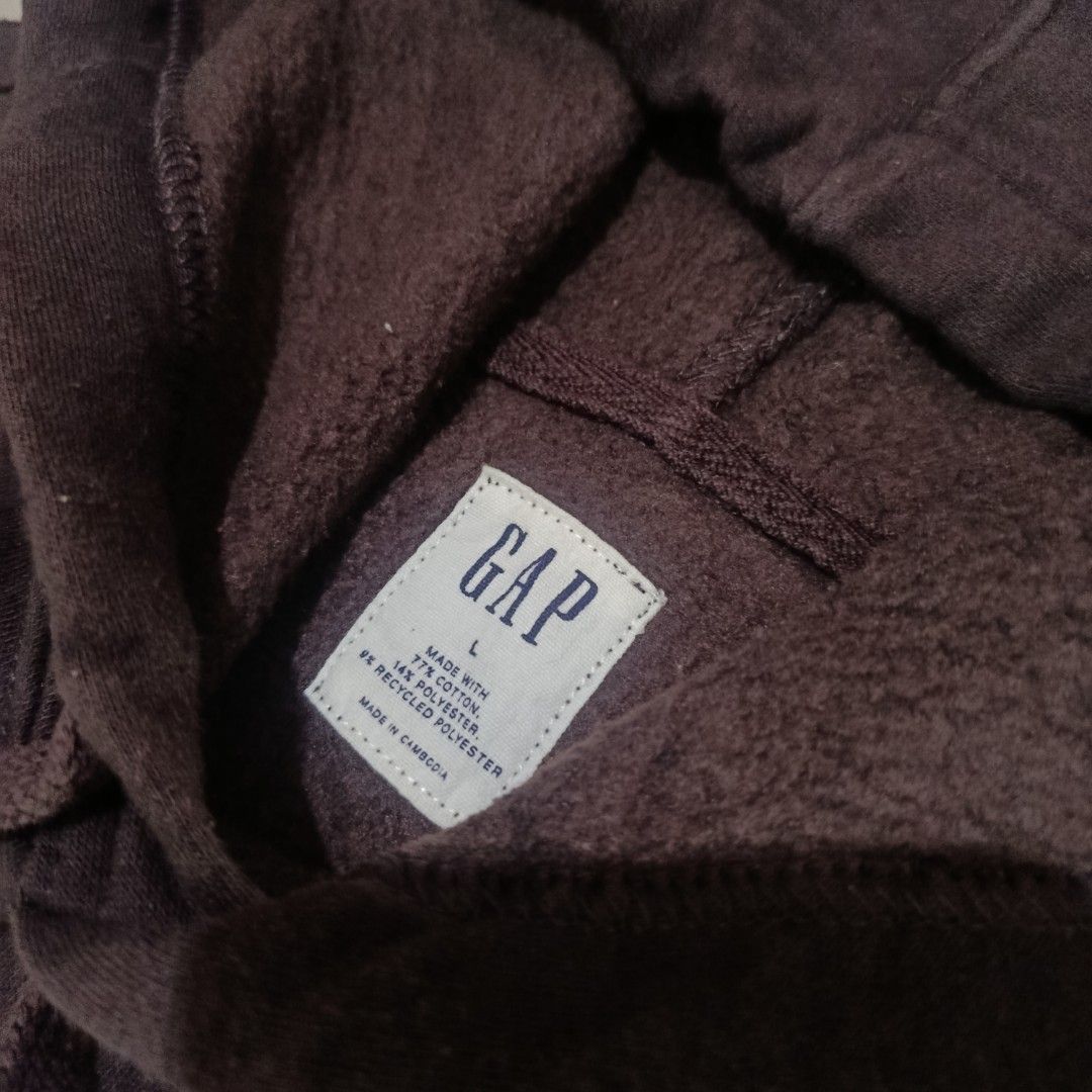 Gap Choco Brown Hoodie rare‼️ (Category: Coats, Jackets and Outerwear) located in Kiblawan. Submitted by joey012602 (Listing ID 1465573779, Image 2). Description: GAP HOODIE ‼️ choco Brown color rare 📌 Large - 23/27 Dimension Im very Excellent Condition Davao location Ship J&T.