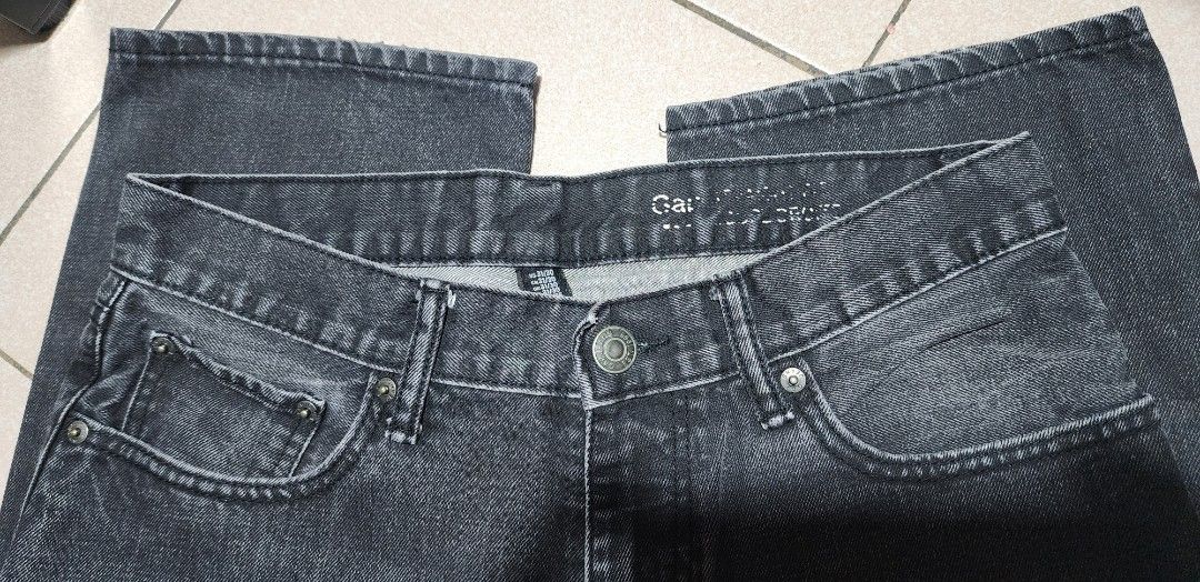 Gap Dark Wash Jeans Size 31/30 (Category: Jeans) located in Manila. Submitted by chichayako (Listing ID 1465452157, Image 2). Description: - Brand: Gap - Style: Straight leg, classic five-pocket design - Color/Wash: Dark charcoal with subtle fading - Size: 31" Waist, 30" Inseam - Material: Premium cotton denim - Details: Button fly and branded metal hardware.