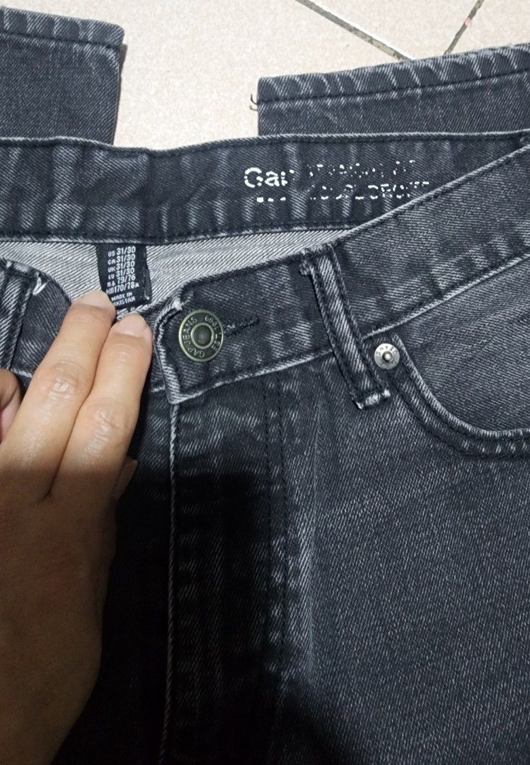 Gap Dark Wash Jeans Size 31/30 (Category: Jeans) located in Manila. Submitted by chichayako (Listing ID 1465452157, Image 3). Description: - Brand: Gap - Style: Straight leg, classic five-pocket design - Color/Wash: Dark charcoal with subtle fading - Size: 31" Waist, 30" Inseam - Material: Premium cotton denim - Details: Button fly and branded metal hardware.