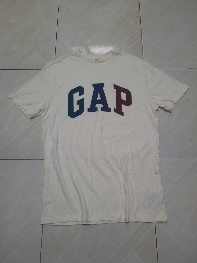 gap logo tee (Category: Tshirts & Polo Shirts ) located in Tarlac. Submitted by thryftstash (Listing ID 1465404642, Image 1). Description: dimes: 28 - 20 M on tag issue: none sf not included tarlac loc j&t and lbc courier.