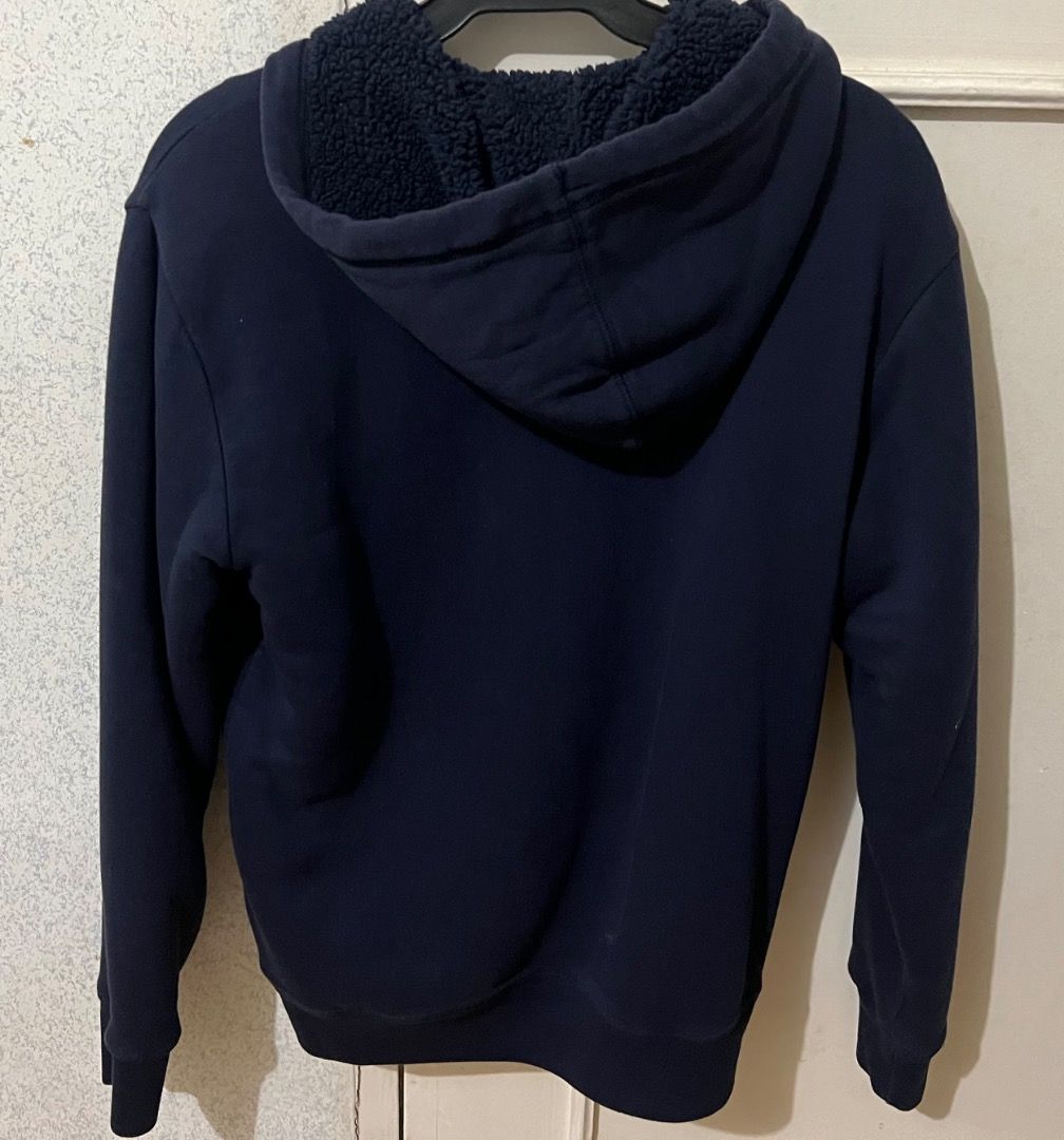 GAP Navy Blue Full Zip Hoodie (Category: Coats, Jackets and Outerwear) located in Pasay City. Submitted by classicsale (Listing ID 1465533231, Image 2). Description: GAP Zip Hoodie Good condition Size: XS Price: Php 500 + shipping fee Payment: Gcash / Maya Shipping: J&T (dm for more options or details) DM FOR MORE INFO.