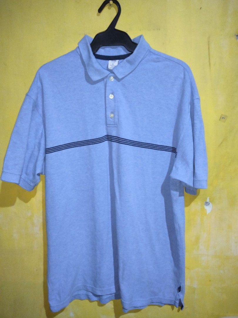 Gap Polo Shirt (Category: Tshirts & Polo Shirts ) located in Quezon City. Submitted by slimepapi88 (Listing ID 1465550370, Image 1). Description: gap polo shirt no issue size m on tag 450+sf .