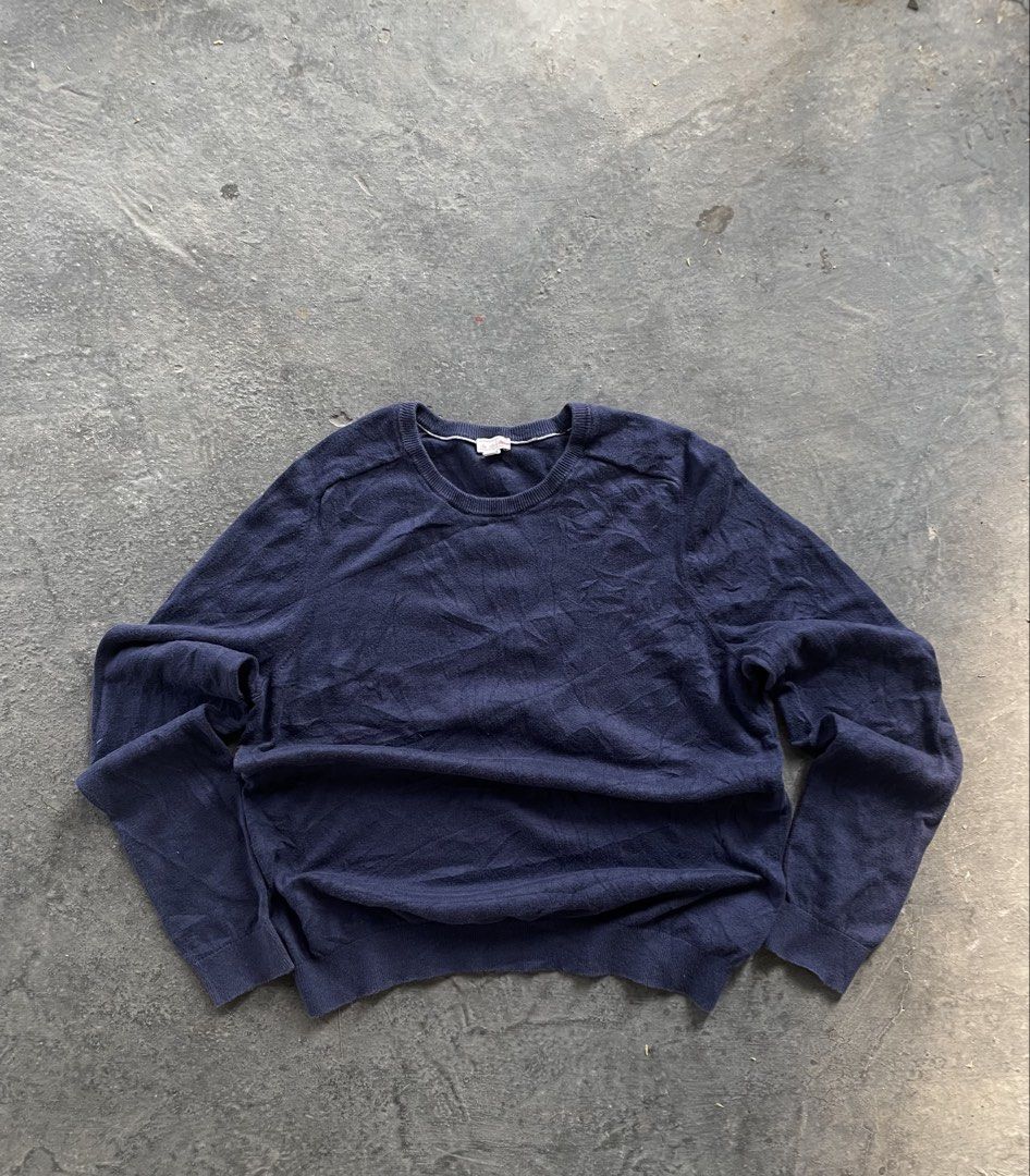 Gap Vintage Sweater (Category: Hoodies) located in Manila. Submitted by mr.daco (Listing ID 1465384389, Image 1). Description: Dimes:19x27 Need wash No issue All goods Pm if interested .