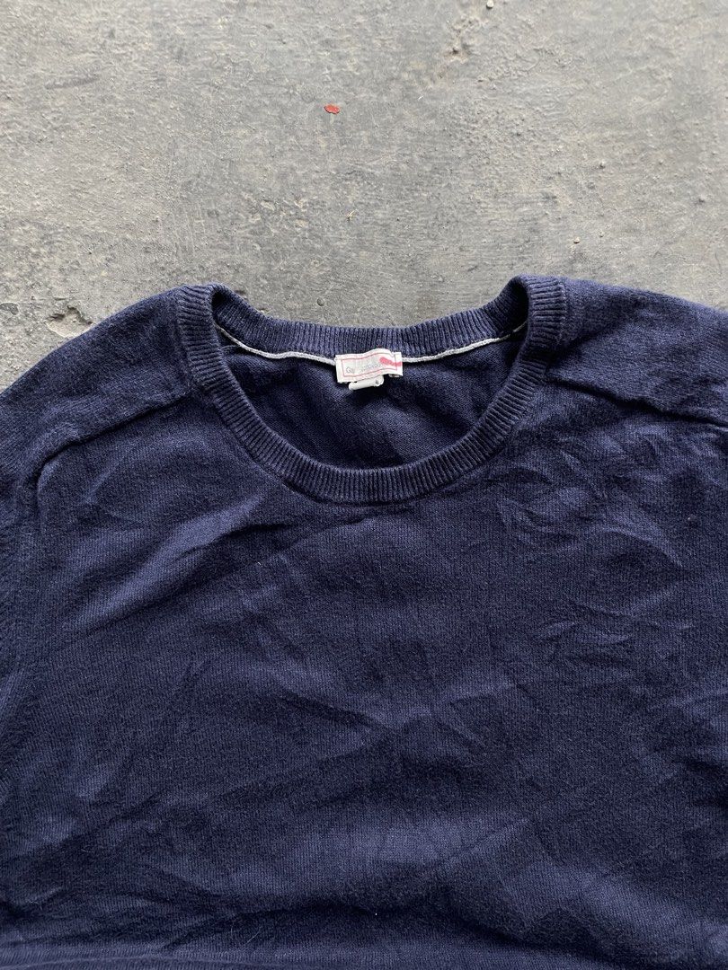 Gap Vintage Sweater (Category: Hoodies) located in Manila. Submitted by mr.daco (Listing ID 1465384389, Image 3). Description: Dimes:19x27 Need wash No issue All goods Pm if interested .