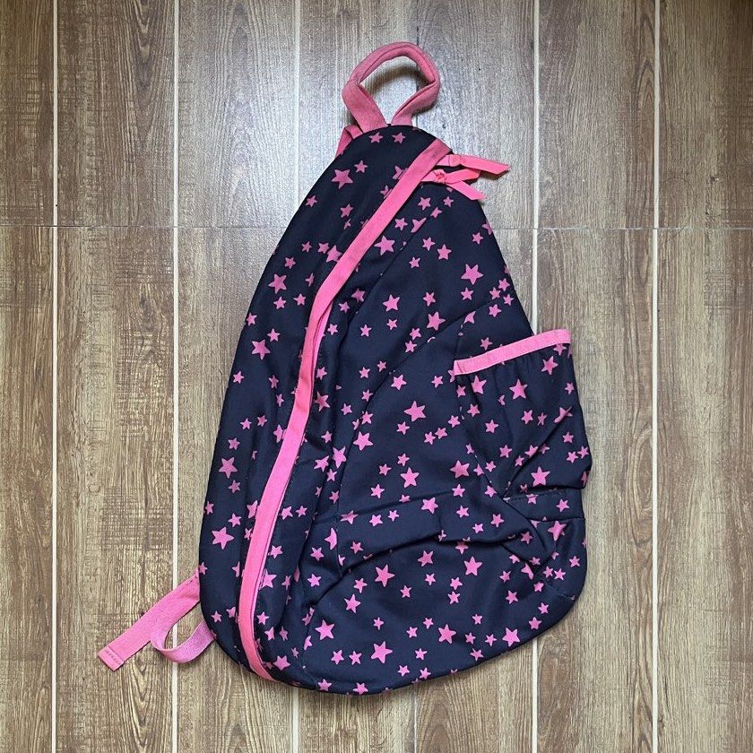 Gap Y2K AOP Crossbody Sling Bag Backpack (Category: Cross-body Bags) located in San Pedro. Submitted by kozaamigz (Listing ID 1463962061, Image 1). Description: READ THIS BEFORE YOU BUY! 🏷️ Gap AOP Crossbody Sling Bag ❗️Authentic, Complete Tags ❗️10/10 Color Rate (Color : Pink/Navy Blue) ❗️ 10/10 Super Good Condition ❗️Issue/s : None Negotiable 💎 Dimes : 10-15L Storage (Estimate) Click my profile and check out my other listings! 📍 San Pedro, L