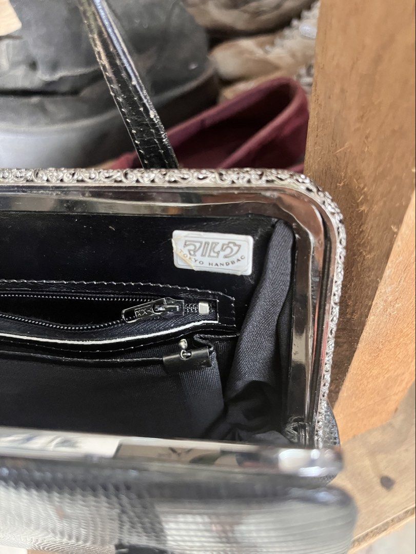 Genuine Leather Exotic Leather Handbag (Category: Shoulder Bags) located in Surigao. Submitted by rynryngoaway (Listing ID 1465425502, Image 3). Description: Excellent condition handbag made of high-quality exotic leather Tokyo handbag.