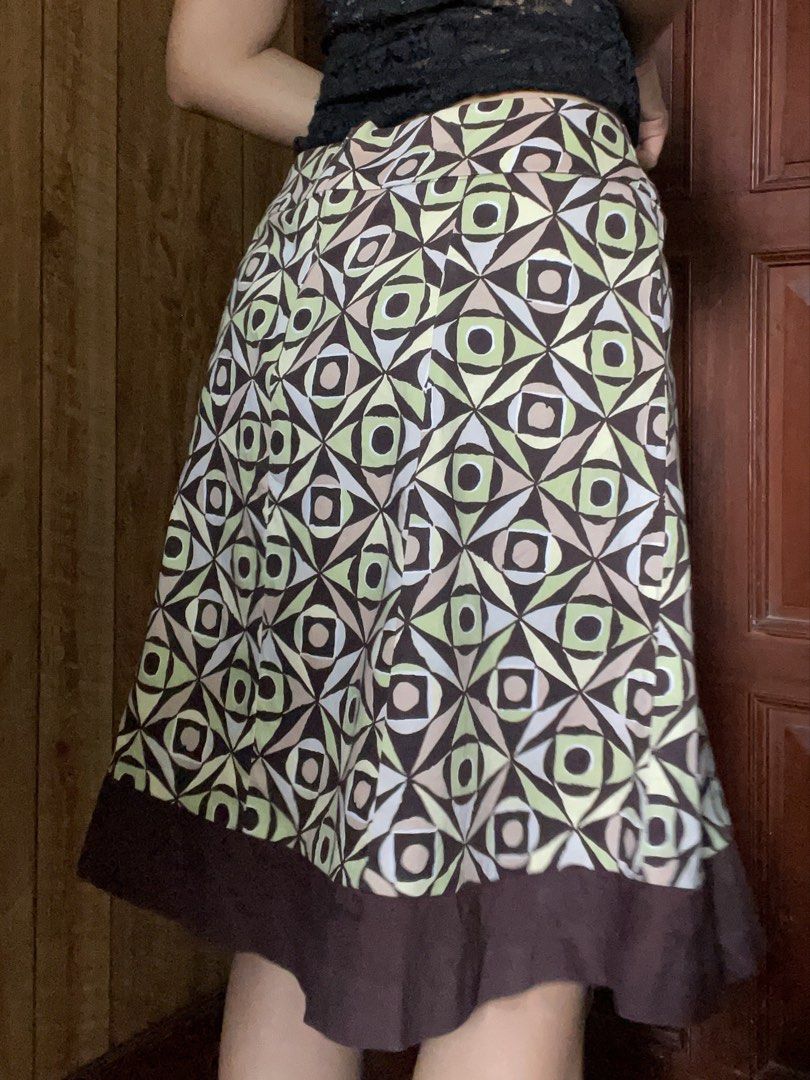 Geometric pattern midi skirt brown and green (Category: Skirts) located in Antipolo. Submitted by jazzminex (Listing ID 1465537164, Image 2). Description: - Style: Geometric print midi skirt with a solid dark brown hem border - Colors: Earthy tones of brown, green, and beige - Fit: Mid-rise, hitting below the knee - Material: Lightweight and comfortable fabric - Perfect for: Casual everyday wear and easy pairing with solid tops - Condition: Excel