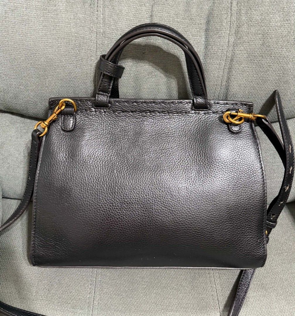 GG Leather Marmont (Category: Shoulder Bags) located in Quezon City. Submitted by luxxechic (Listing ID 1465485500, Image 3). Description: coded pure leather GG under zip no issue size: L-31cm/ H-20cm actual photo posted japan prwloved mop: gcash.