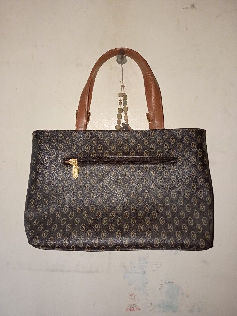 Gianni Valentino bag (Category: Luxury Bags & Wallets) located in Manila. Submitted by kenny200024 (Listing ID 1465486735, Image 2). Description: Gianni Valentino bag - excellent condition.