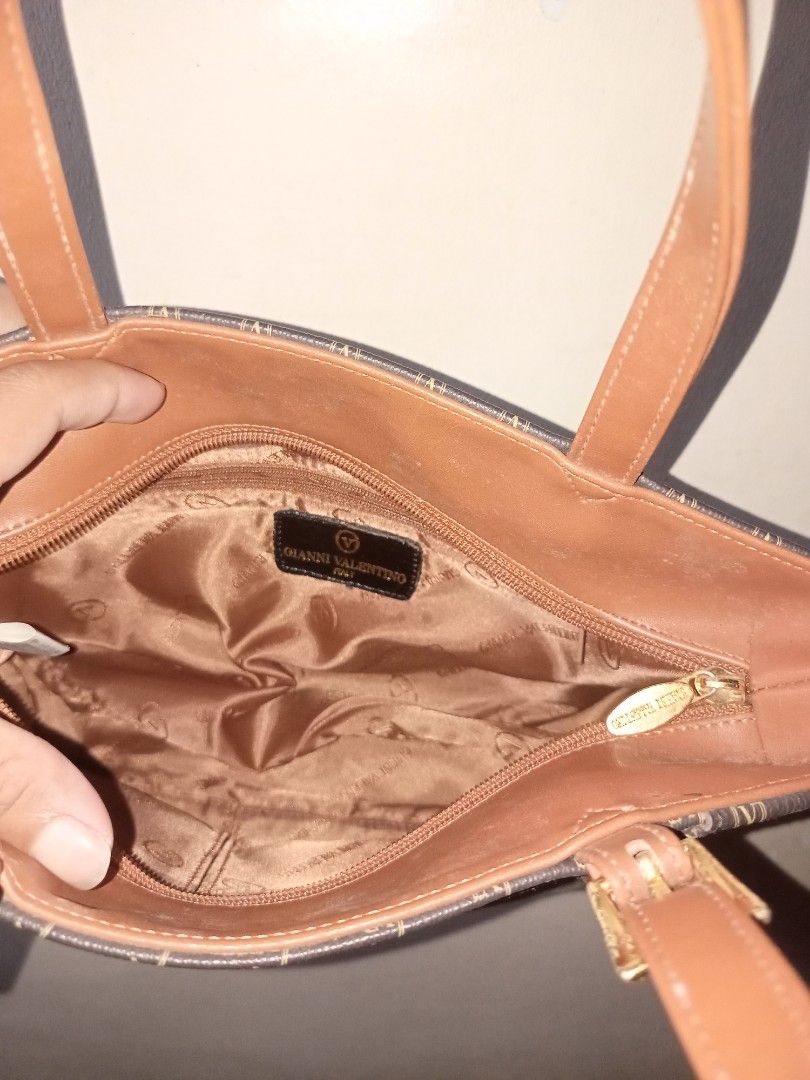 Gianni Valentino bag (Category: Luxury Bags & Wallets) located in Manila. Submitted by kenny200024 (Listing ID 1465486735, Image 3). Description: Gianni Valentino bag - excellent condition.