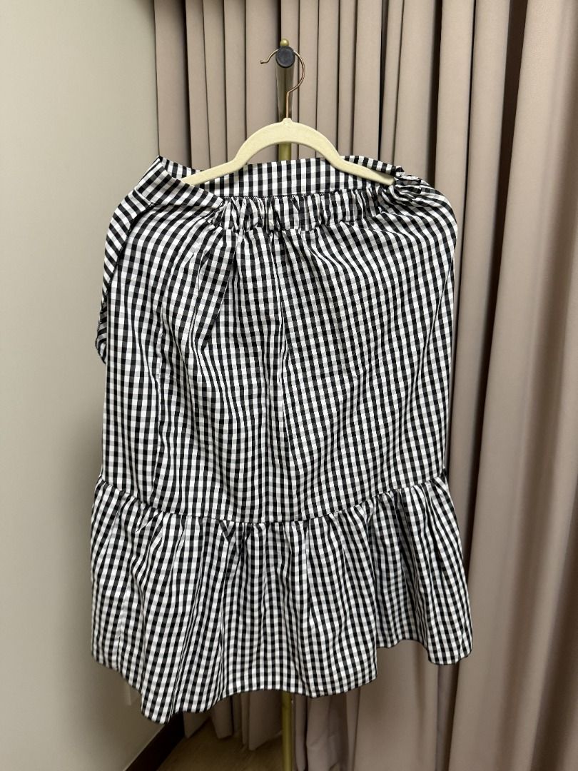 Gingham Skirt | Fits M-SL (Category: Skirts) located in Marikina City. Submitted by tashdeclutters. (Listing ID 1465449606, Image 2). Description: ✨ Gingham Skirt | Fits M-SL - P290 ✨ Condition 3: Good/Lightly Used 🛍️ Purchased in: Philippines ✨ @tashdeclutters ✨ Created to share the things that no longer spark joy with Tash — and hopefully, let them spark joy for someone else. 🤍 📌 SHOP POLICIES • Prices posted are FINAL. • NO LOWBALLERS. If y