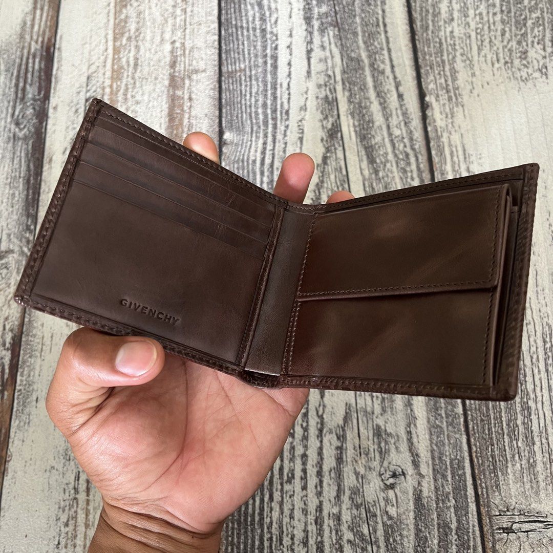 Givenchy (Kategori: Dompet) berada di Jakarta Utara. Dikirim oleh beny.space_5778 (ID iklan 1465577071, Gambar 3). Deskripsi: MULUS NO MINUS SESUAI DI PIC SPESIFIKASI LENGKAP/NEGO/CHECKOUT CEK TOKO OREN DI BAGIAN OPSI PENGIRIMAN ❗❗.