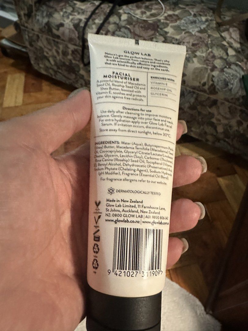 Glow Lab Facial Moisturiser 100ml (Category: Face Care) located in Butuan. Submitted by natalday (Listing ID 1465458747, Image 2). Description: - Authentic Glow Lab Facial Moisturiser - 100ml tube size - Brand new, unopened bottle with complete ingredient list on the back - Light, fast-absorbing formula with zero heavy residue - Infused with vitamin E, rosehip oil, and shea butter for deep hydration - Made in New Zealand for daily skincare routin