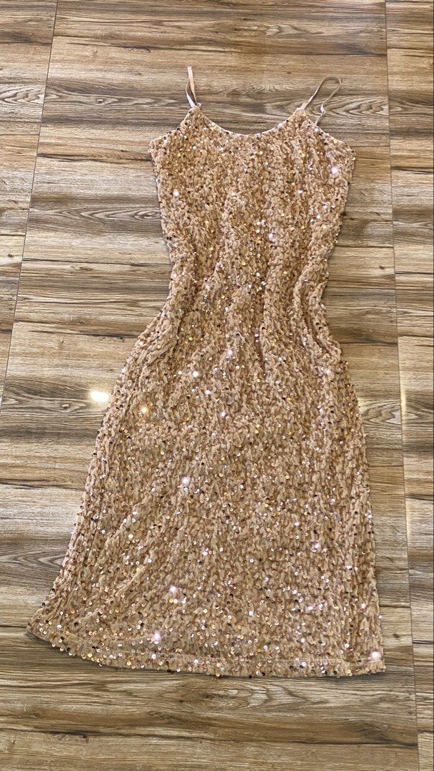 Gold Sequin Spaghetti Strap Midi Dress (Category: Evening dresses & gowns) located in Baguio. Submitted by dreshop (Listing ID 1465422185, Image 2). Description: No issues Stretchy midi dress MOD JNT NO HAGGLING Size S-M.