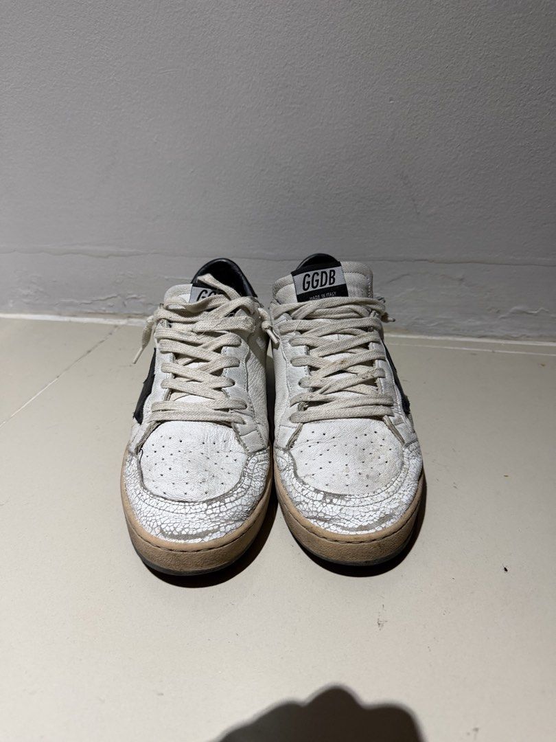 Golden Goose Ballstar (Category: Sneakers) located in Paranaque City. Submitted by handmedownstuff (Listing ID 1465479340, Image 2). Description: Size 39 with extra shoelaces Negotiable .