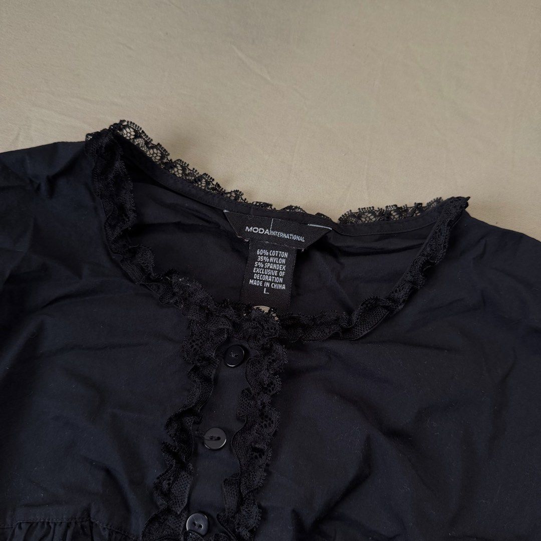 Gothic Black Lace-Up Corset (Moda International) (Category: Blouses) located in Cebu City. Submitted by archivefinds (Listing ID 1465439962, Image 3). Description: .