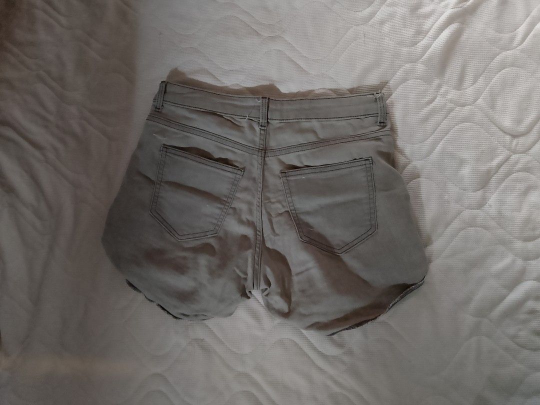 Grey Cuffed Denim Short (Category: Shorts) located in Aroroy. Submitted by itsyviii (Listing ID 1465531145, Image 2). Description: Pre-loved H&M Cuffed Denim Shorts ✨ • Brand: H&M (Authentic) • Size: US 6 / EUR 36 / MX 6 (Fits best for a Waist 26 to 27 inches) • Color: Washed Grey / Sage Grey • Condition: Excellent used condition, no major flaws or stains. .