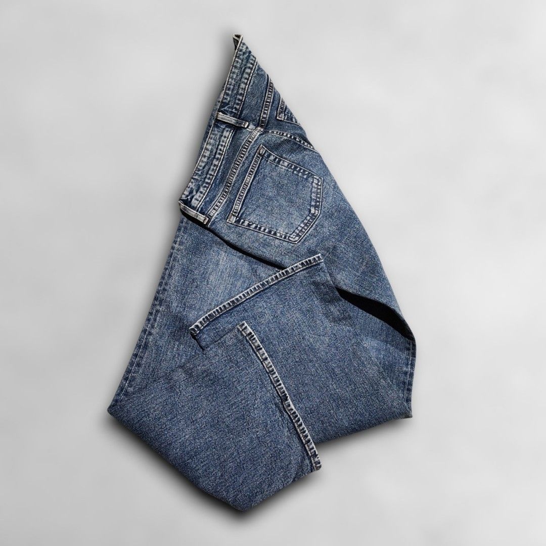 GU Dark Blue Acid Washed Denim Bootcut flared jeans (Category: Jeans) located in Iloilo. Submitted by zcedxalinax (Listing ID 1465393557, Image 3). Description: Dimensions (inches) Waist: 29- 30 (15 inches) Length: 40 Thigh: 12 leg hole: 10 Excellent conditio Heavy & Hard Denim Issue: None 🟩FIXED PRICE 🔵MOP: G CASH 🟥COURIER: J&T Express ❌NO CASH ON DELIVERY 📍 LOC: ILOILO CITY FOR SURE/INTERESTED BUYERS ONLY.