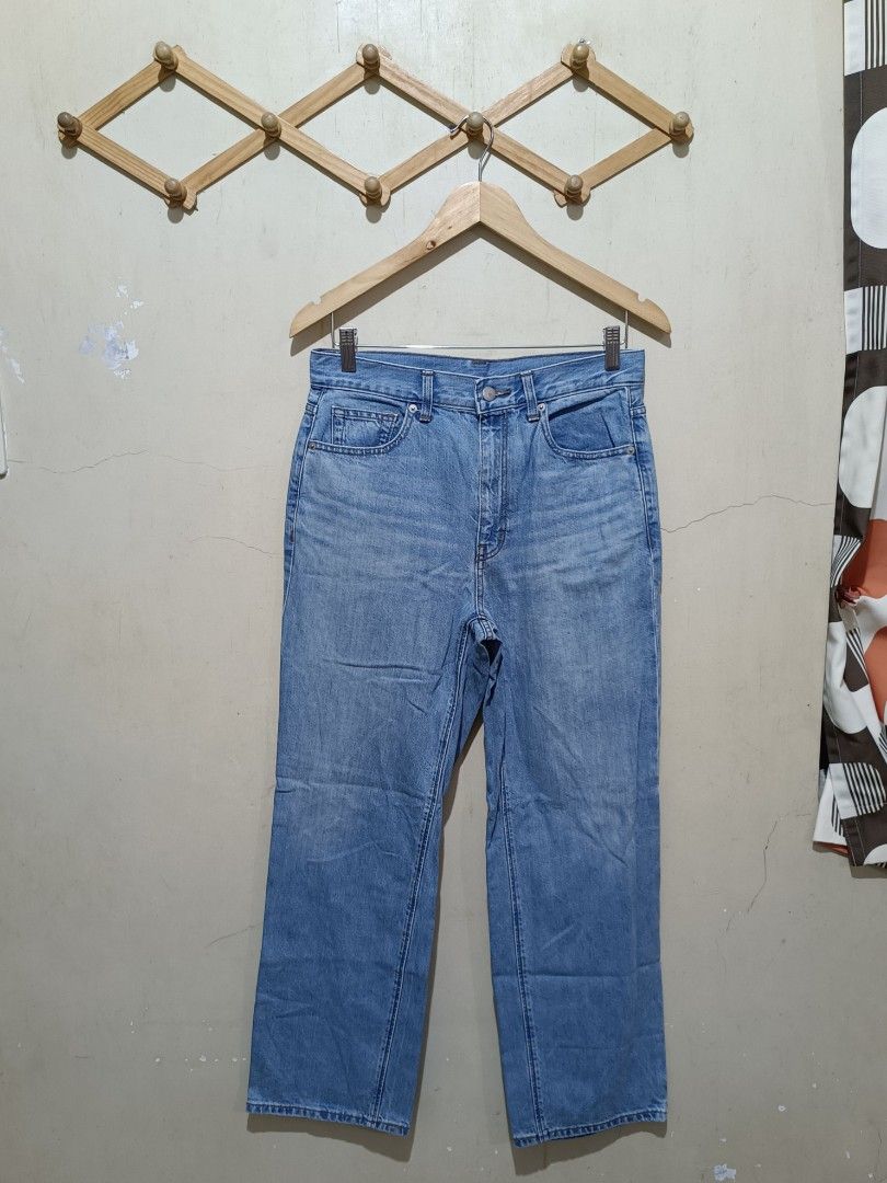 GU HIGH STRAIGHT ANKLE JEANS (Category: Jeans) located in Caloocan City. Submitted by aaa_ladies (Listing ID 1465421042, Image 2). Description: LARGE ON TAG SIZE: 30-31 TAPE MEASURE LENGTH: 37.