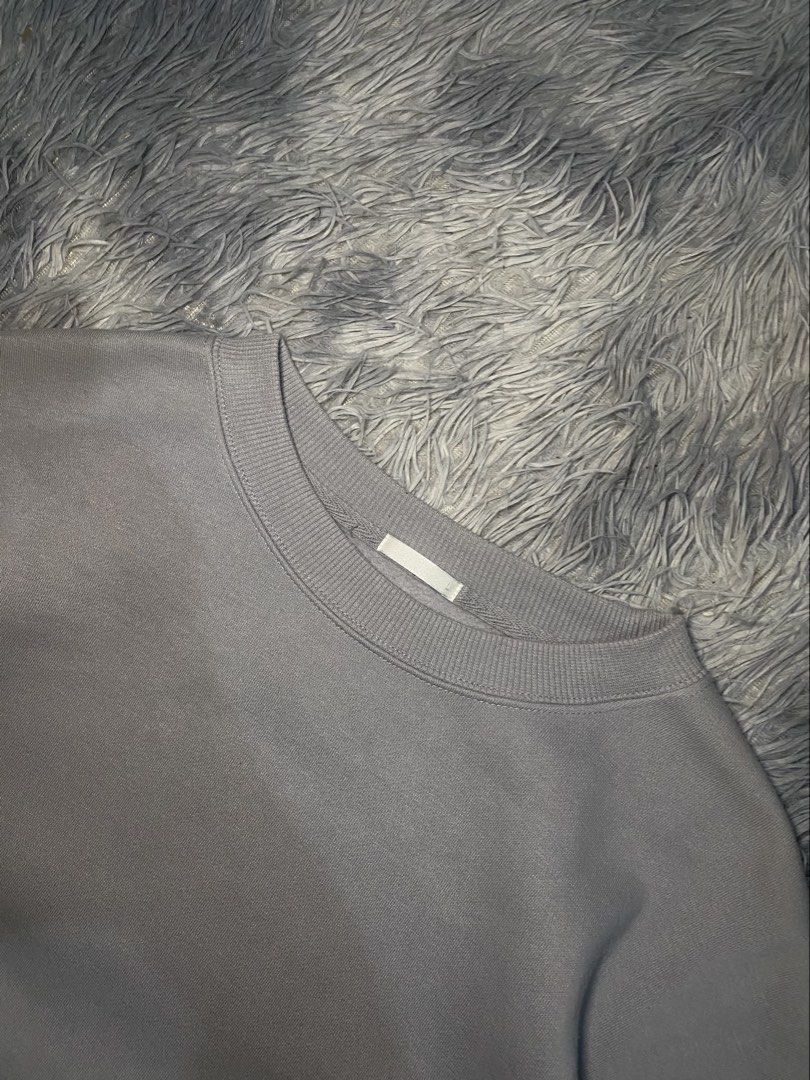 GU SWEATER (Category: Longsleeves) located in Manila. Submitted by hardtofindthings10 (Listing ID 1465405913, Image 2). Description: • GU SWEATER Size : M Dimes : 20 x 24 Flaw : NONE EXCELLENT CONDITION Please review the description and all photos carefully before purchasing. Don't hesitate to reach out if you have any questions..