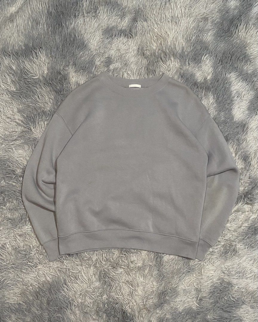 GU SWEATER (Category: Longsleeves) located in Manila. Submitted by hardtofindthings10 (Listing ID 1465405913, Image 1). Description: • GU SWEATER Size : M Dimes : 20 x 24 Flaw : NONE EXCELLENT CONDITION Please review the description and all photos carefully before purchasing. Don't hesitate to reach out if you have any questions..
