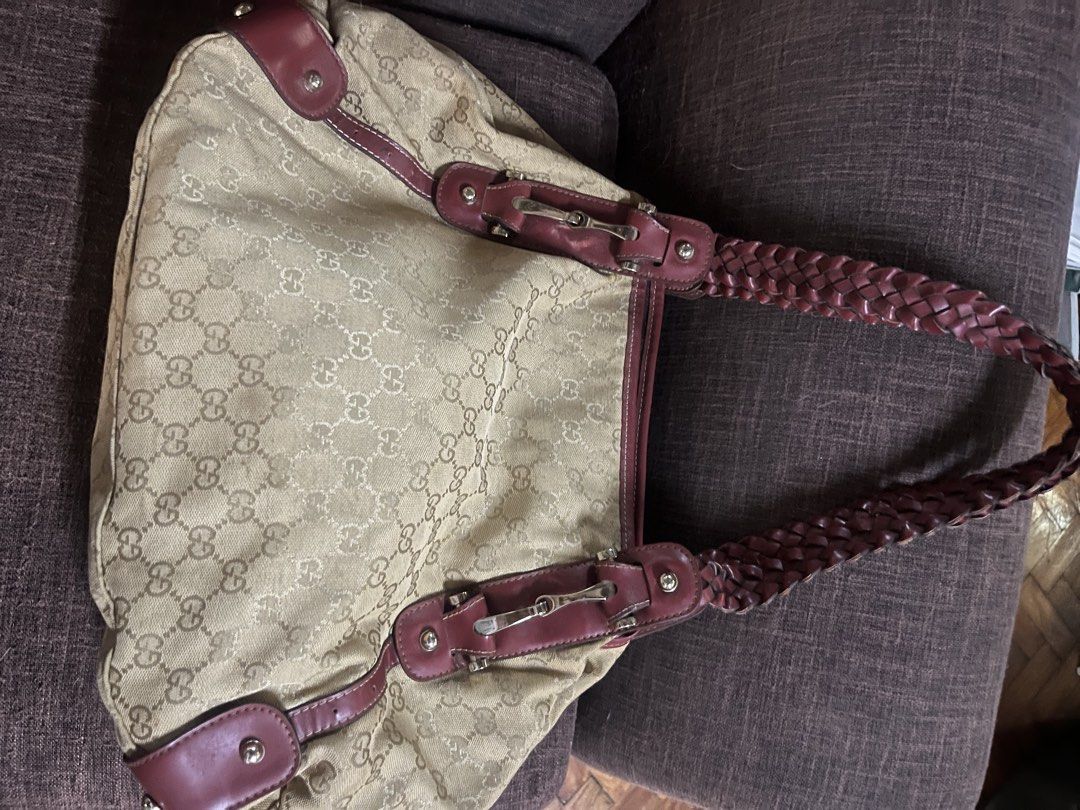 Gucci (Category: Luxury Bags & Wallets) located in Quezon City. Submitted by retann (Listing ID 1465386451, Image 3). Description: - Thrifted in HK -no major flaw just the usual signs of wear and a small cut on the armpit area will provide photo upon request.