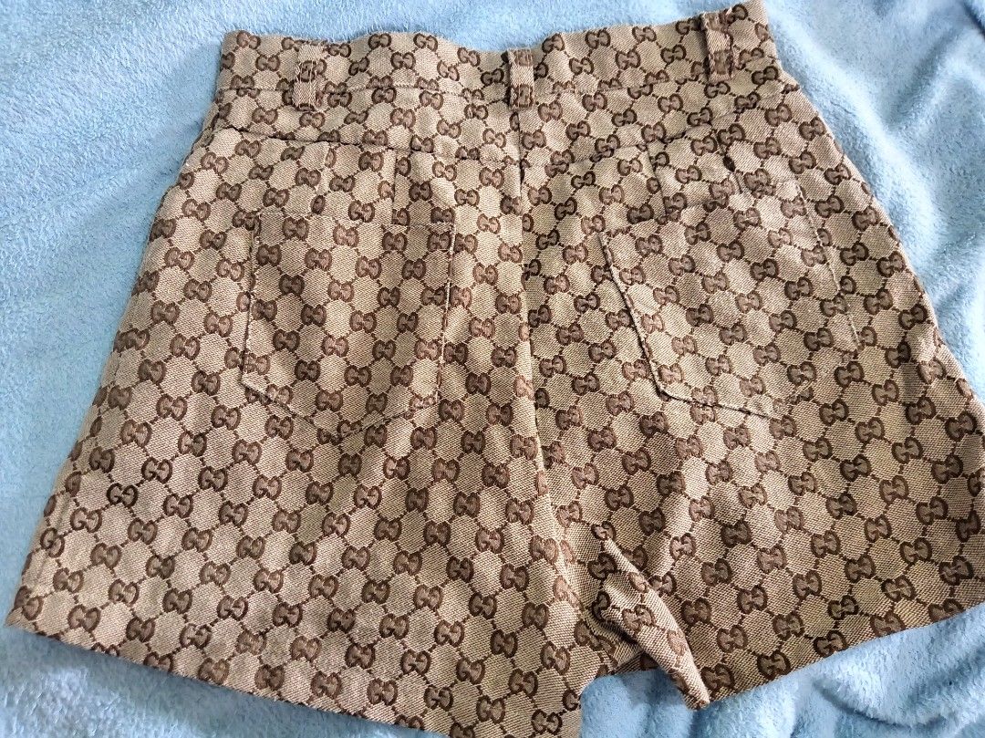 Gucci Canvas short (Category: Shorts) located in Malolos. Submitted by shoptokyothrift (Listing ID 1465407342, Image 2). Description: Xs Gucci Canvas short As is.