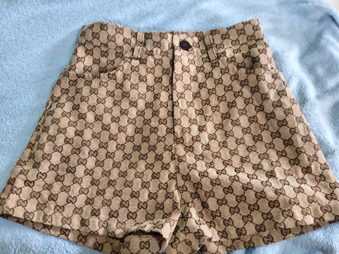 Gucci Canvas short (Category: Shorts) located in Malolos. Submitted by shoptokyothrift (Listing ID 1465407342, Image 1). Description: Xs Gucci Canvas short As is.