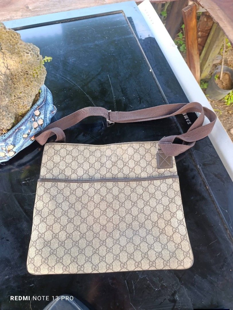 GUCCI Messenger Bag (Category: Sling Bags) located in San Fernando. Submitted by kristhriftshop13 (Listing ID 1465404148, Image 2). Description: .