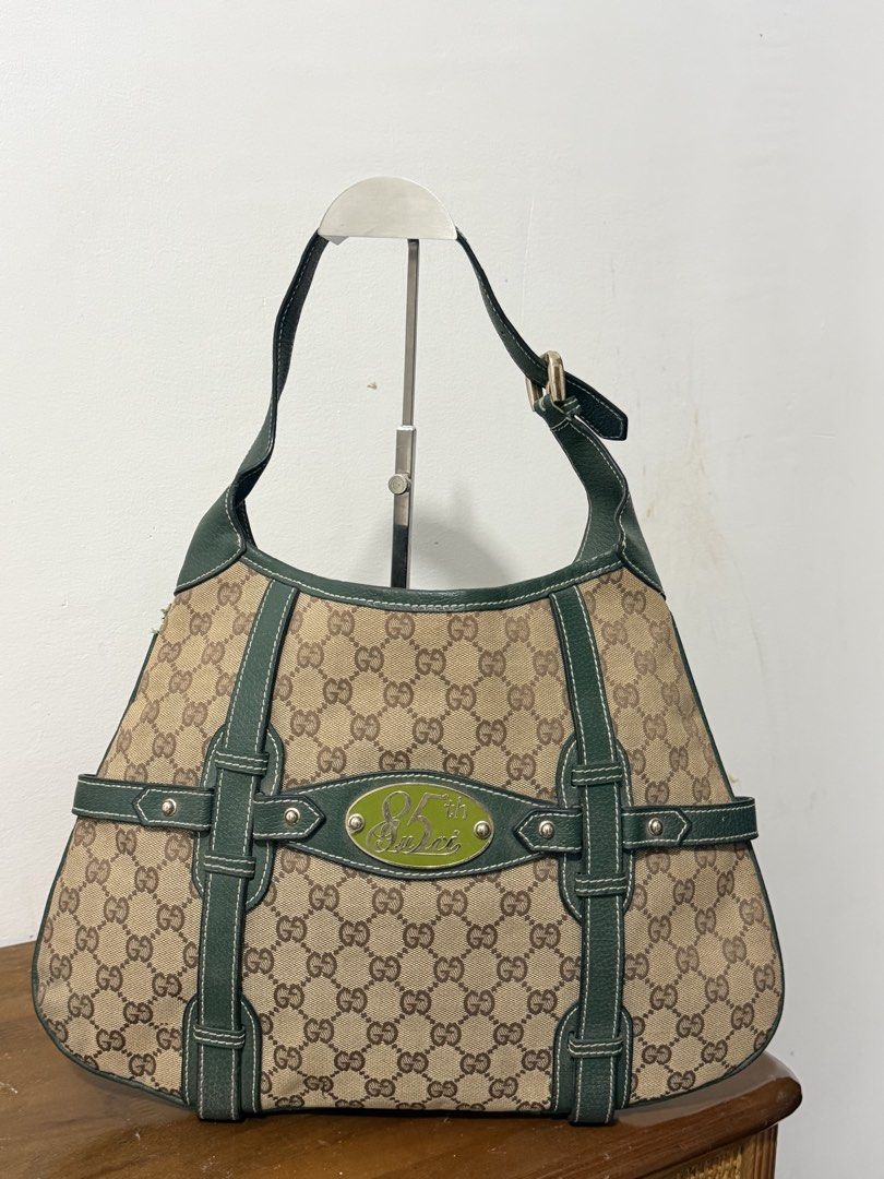 Gucci shoulder bag (Category: Luxury Bags & Wallets) located in Manila. Submitted by prelovedbyramiah (Listing ID 1465454294, Image 3). Description: no flaws vintage style.
