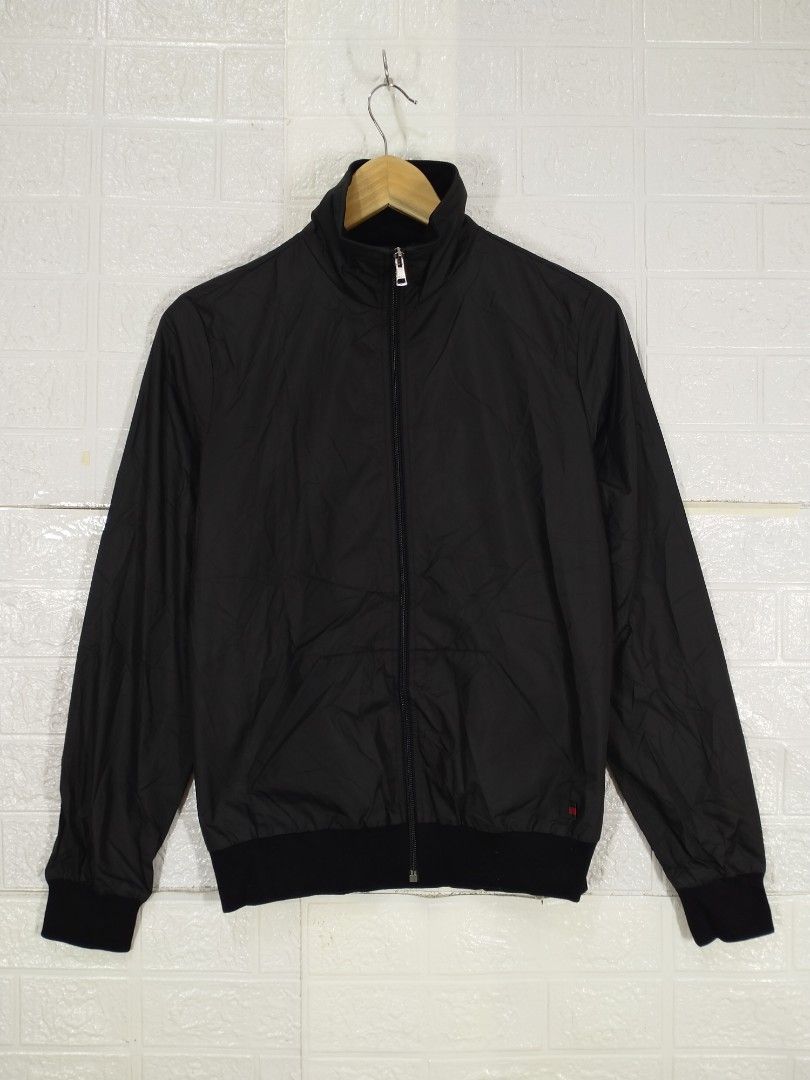 GUCCI WINDBREAKER JACKET (Category: Coats, Jackets and Outerwear) located in Baguio. Submitted by dansteals (Listing ID 1465490577, Image 1). Description: 24 x 20 SMALL.