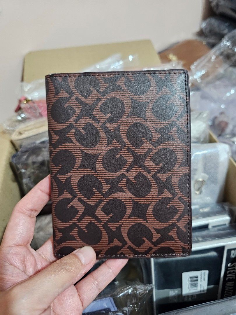 GUESS Passport Holder (Category: Wallets & Card holders) located in Quezon City. Submitted by senyoramaria2 (Listing ID 1465559609, Image 1). Description: GUESS Passport Holder #USpasabuy.