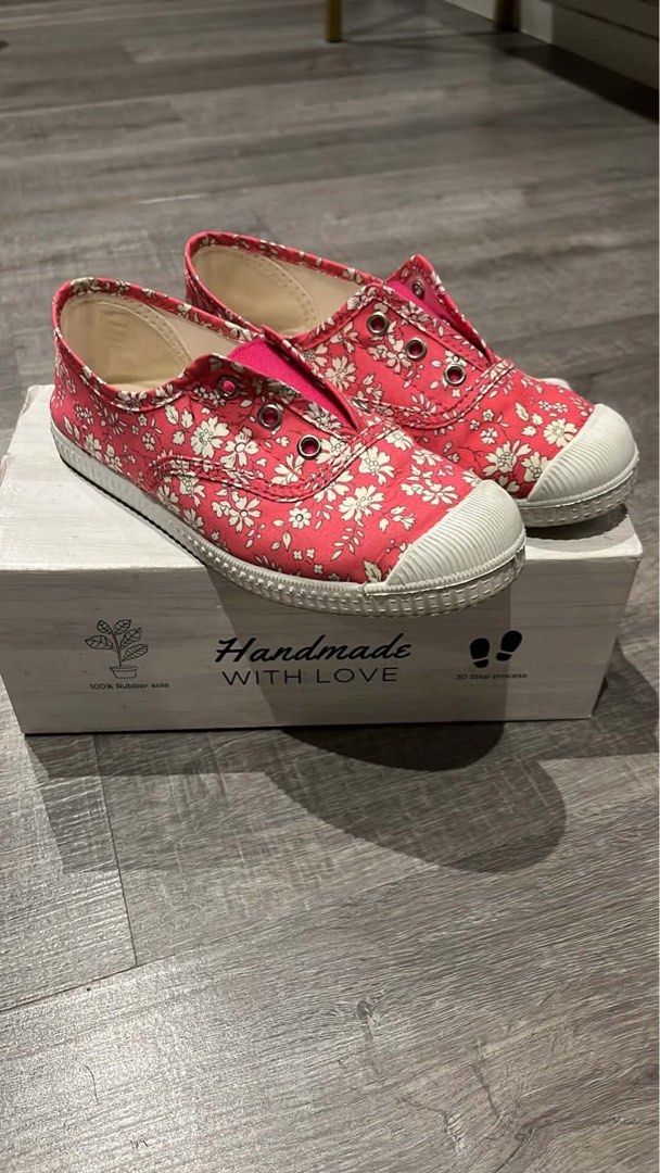 Hampton Canvas shoes (Category: Babies & Kids Fashion) located in Taguig. Submitted by vivi_028 (Listing ID 1465422159, Image 2). Description: Size 31.