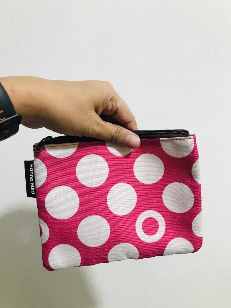 HANNA HULA POUCH (Category: Purses & Pouches) located in Gamu. Submitted by 2022bagsbunny (Listing ID 1465408138, Image 2). Description: .