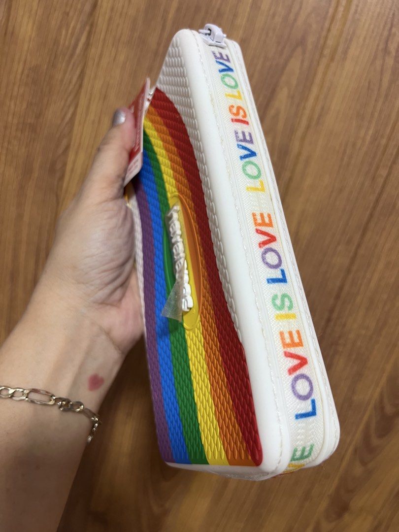 Havaianas Pride Wristlet (Category: Purses & Pouches) located in San Jose del Monte. Submitted by donnabuysells (Listing ID 1465521694, Image 2). Description: Brand new 💯 Imported from 🇺🇸.
