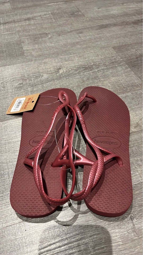 Havianas Luna sandals (Category: Slippers and slides) located in Taguig. Submitted by vivi_028 (Listing ID 1465423171, Image 1). Description: Size US 7/8.