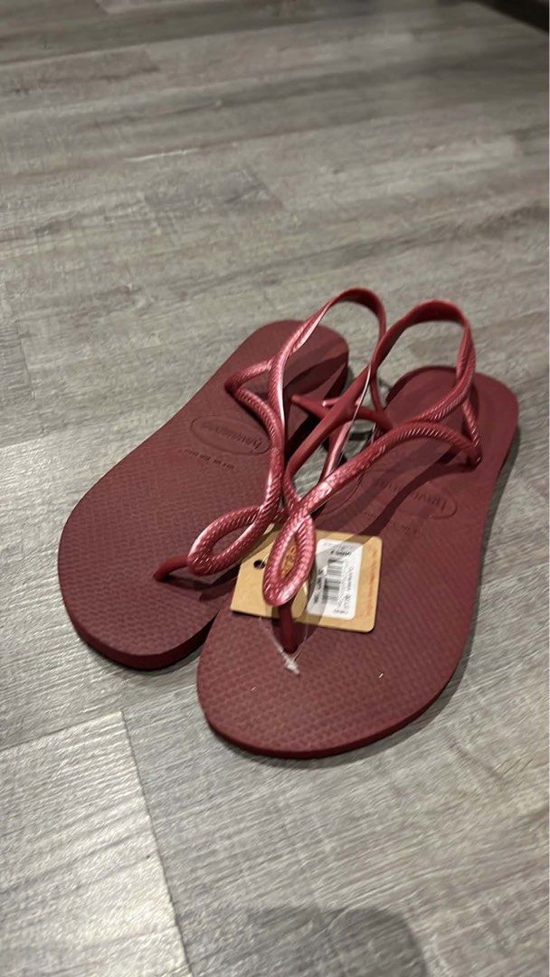 Havianas Luna sandals (Category: Slippers and slides) located in Taguig. Submitted by vivi_028 (Listing ID 1465423171, Image 2). Description: Size US 7/8.