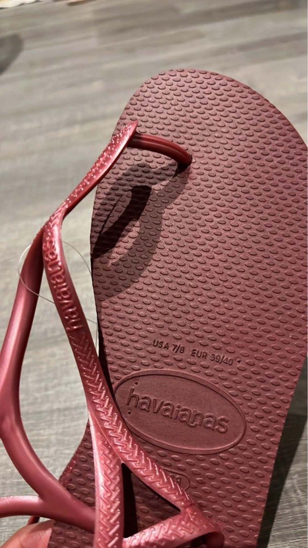 Havianas Luna sandals (Category: Slippers and slides) located in Taguig. Submitted by vivi_028 (Listing ID 1465423171, Image 3). Description: Size US 7/8.