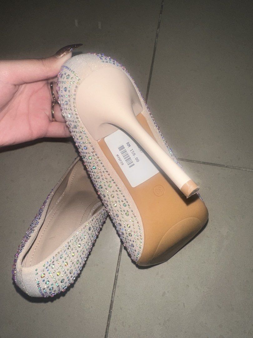 Heels (Category: Heels) located in Kota Kinabalu. Submitted by daytonalady (Listing ID 1465497713, Image 3). Description: Worn once only Np Rm159 Comes with box.