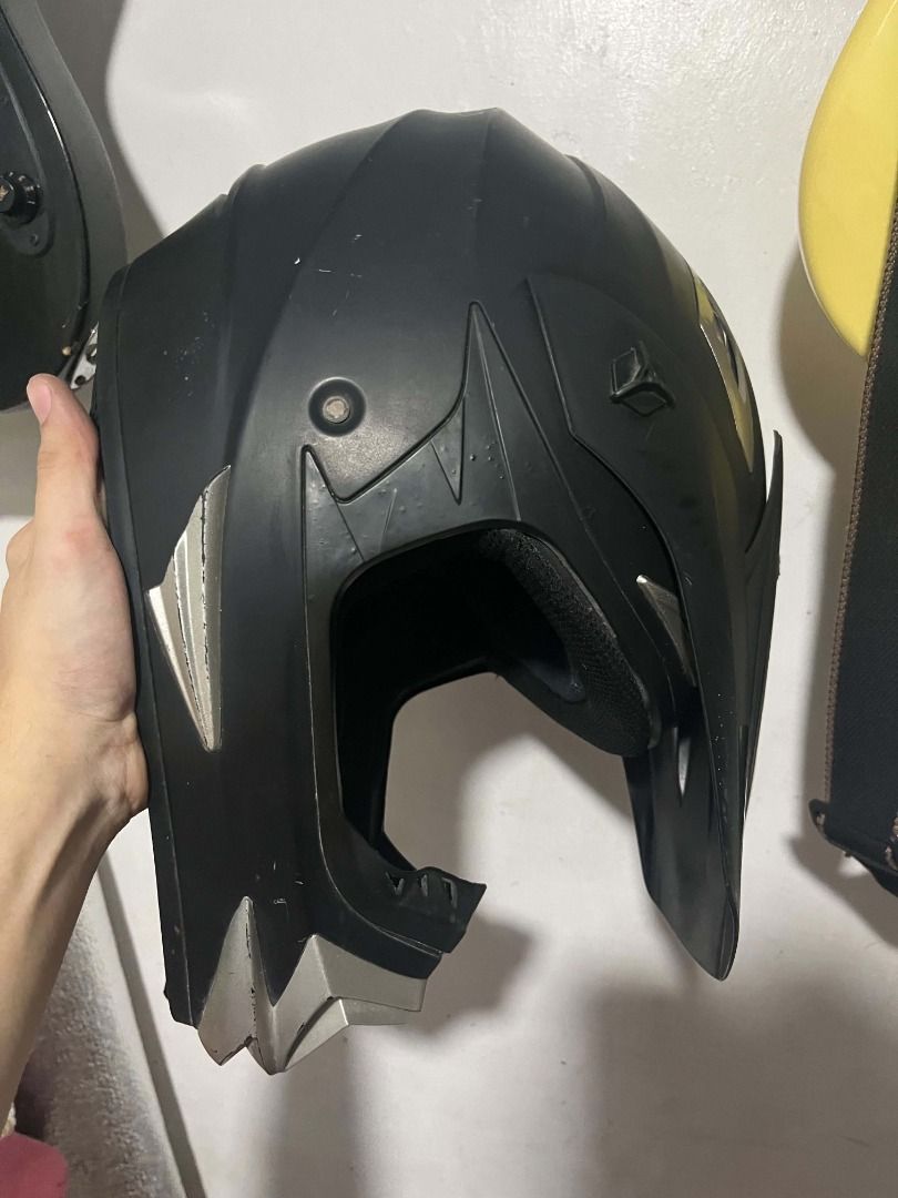 Helmet for Sale (Category: Upholstery, Seatcovers and Other Interior Parts and Accessories) located in Caloocan City. Submitted by freemountain_57aabd (Listing ID 1465481622, Image 3). Description: MOTOCROSS HELMET 🏍️ ✅ Good condition ✅ Washable and removable foam ✅ Clean and ready to use ✅ All goods, no issues ✅ Perfect for motocross, trail riding, and everyday rides Location: Imus, Cavite COD/MEETUPS .
